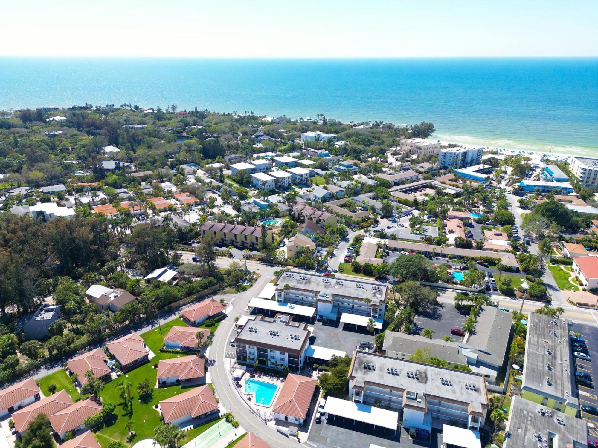 Updated Condo With Pool, Walk To Crescent Beach & Restaurants! サラソータ エクステリア 写真
