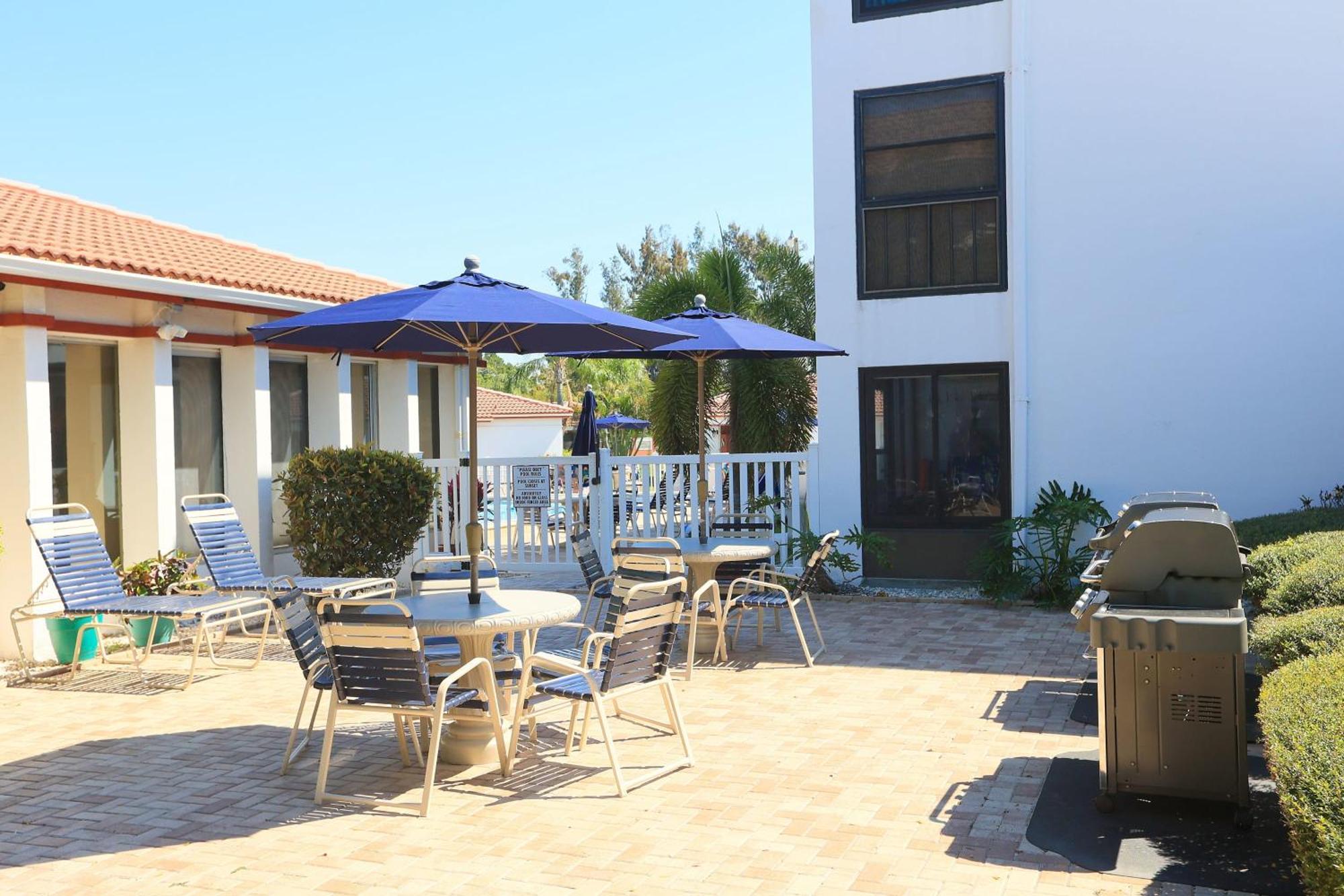Updated Condo With Pool, Walk To Crescent Beach & Restaurants! サラソータ エクステリア 写真