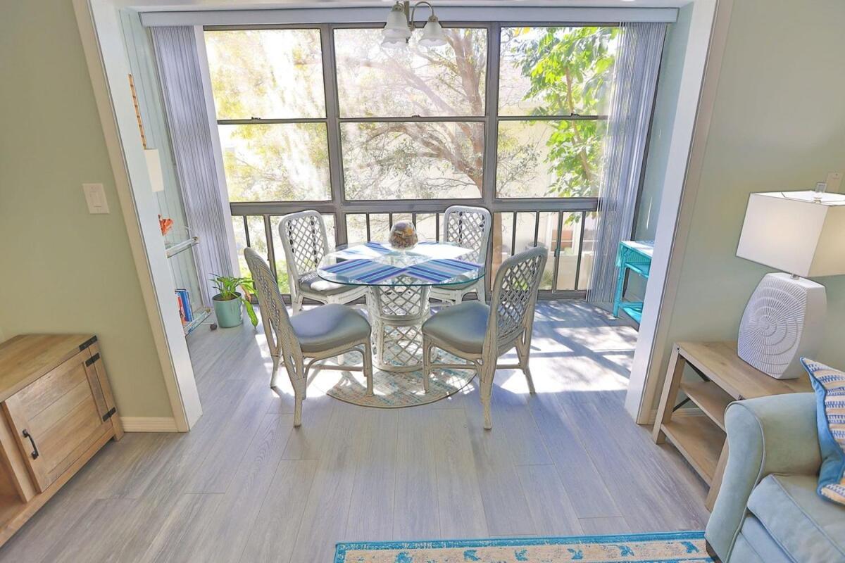 Updated Condo With Pool, Walk To Crescent Beach & Restaurants! サラソータ エクステリア 写真