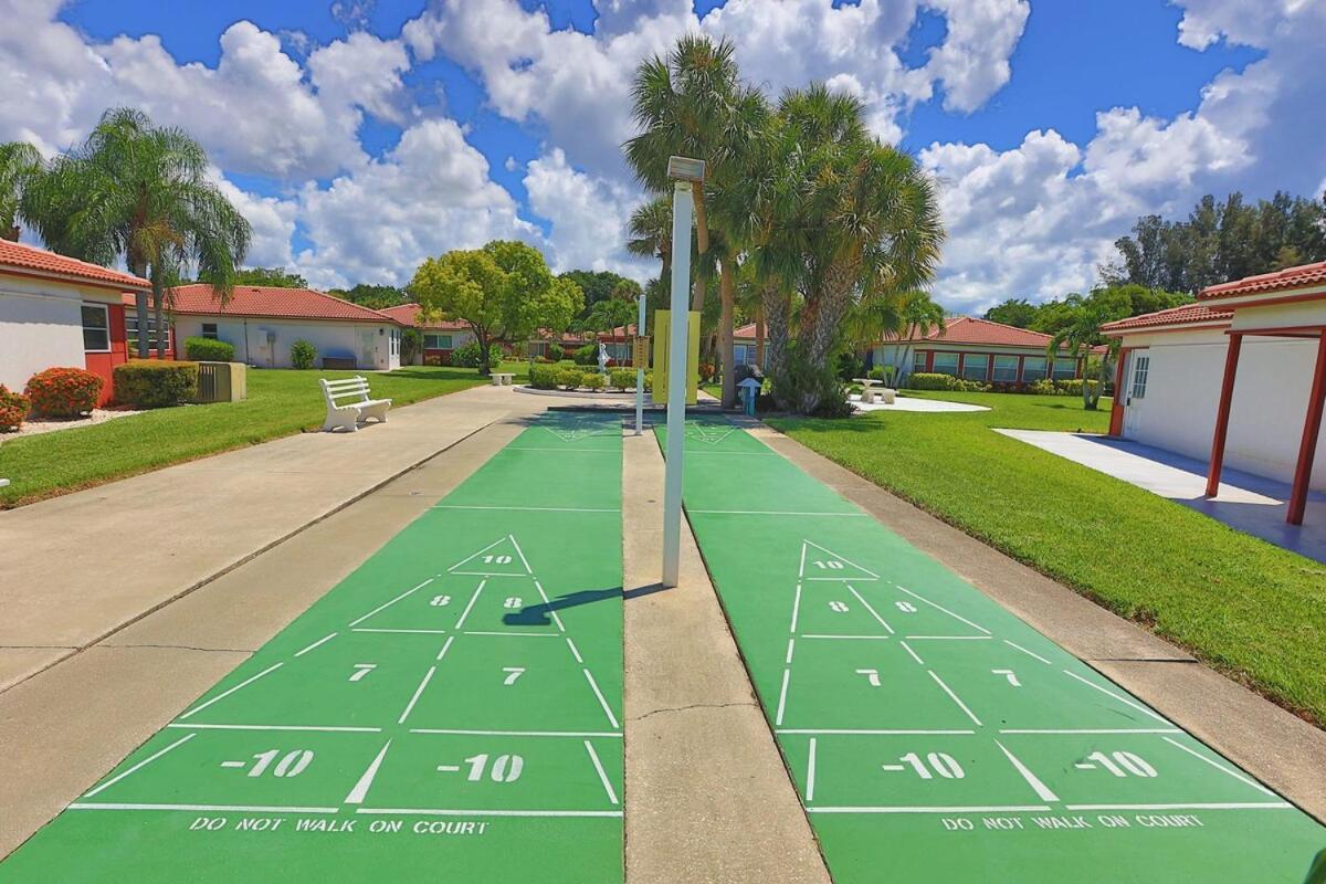 Updated Condo With Pool, Walk To Crescent Beach & Restaurants! サラソータ エクステリア 写真