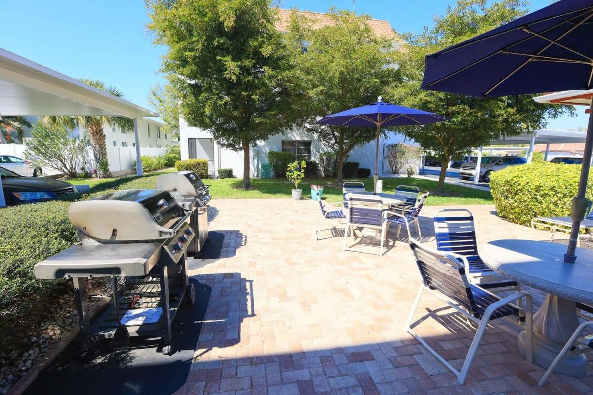 Updated Condo With Pool, Walk To Crescent Beach & Restaurants! サラソータ エクステリア 写真
